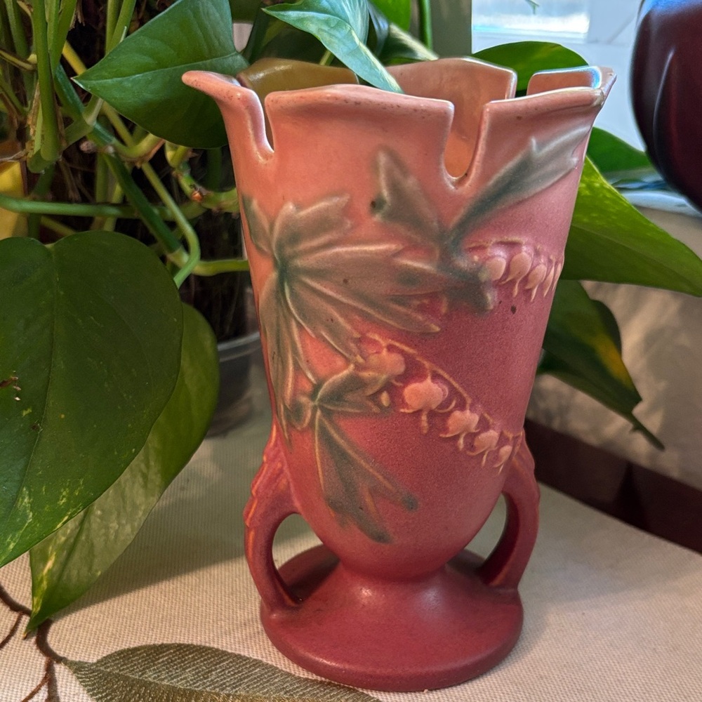 Roseville Bleeding Heart Vase Pink 964-6